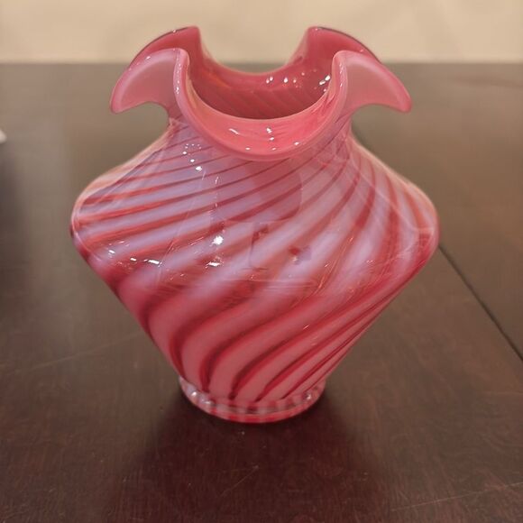 Fenton cranberry opalescent spiral optic glass vase ruffle top - Picture 3 of 5